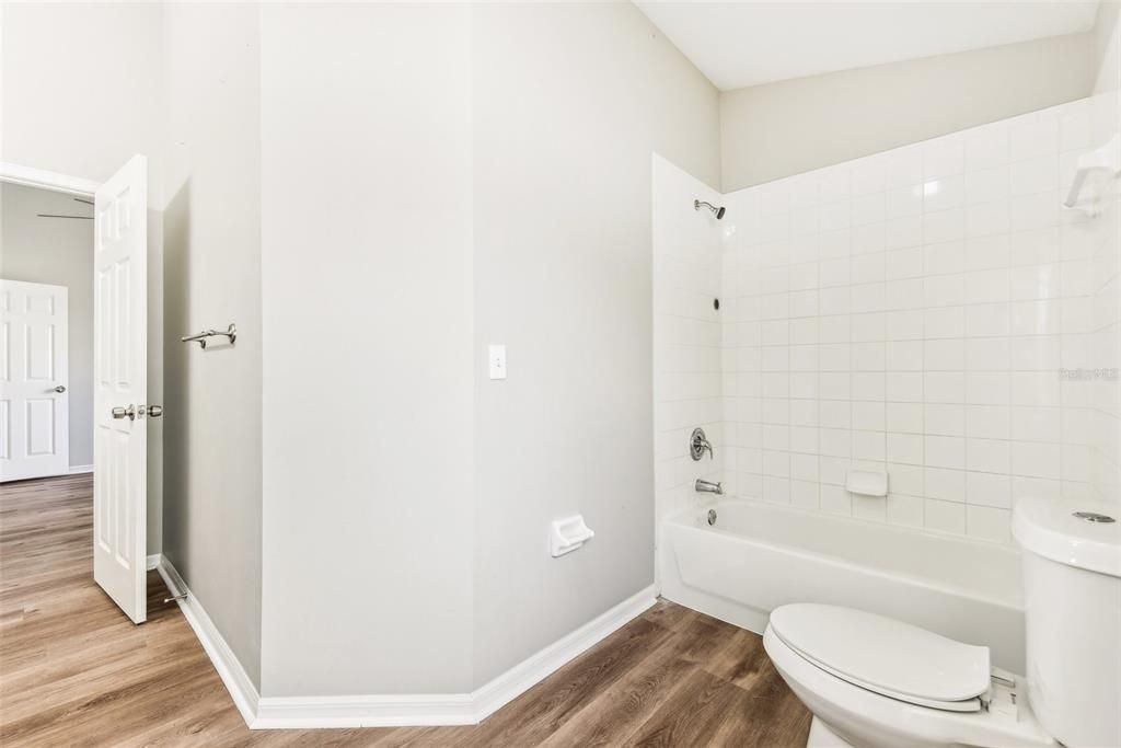 Active With Contract: $349,900 (3 beds, 2 baths, 1484 Square Feet)