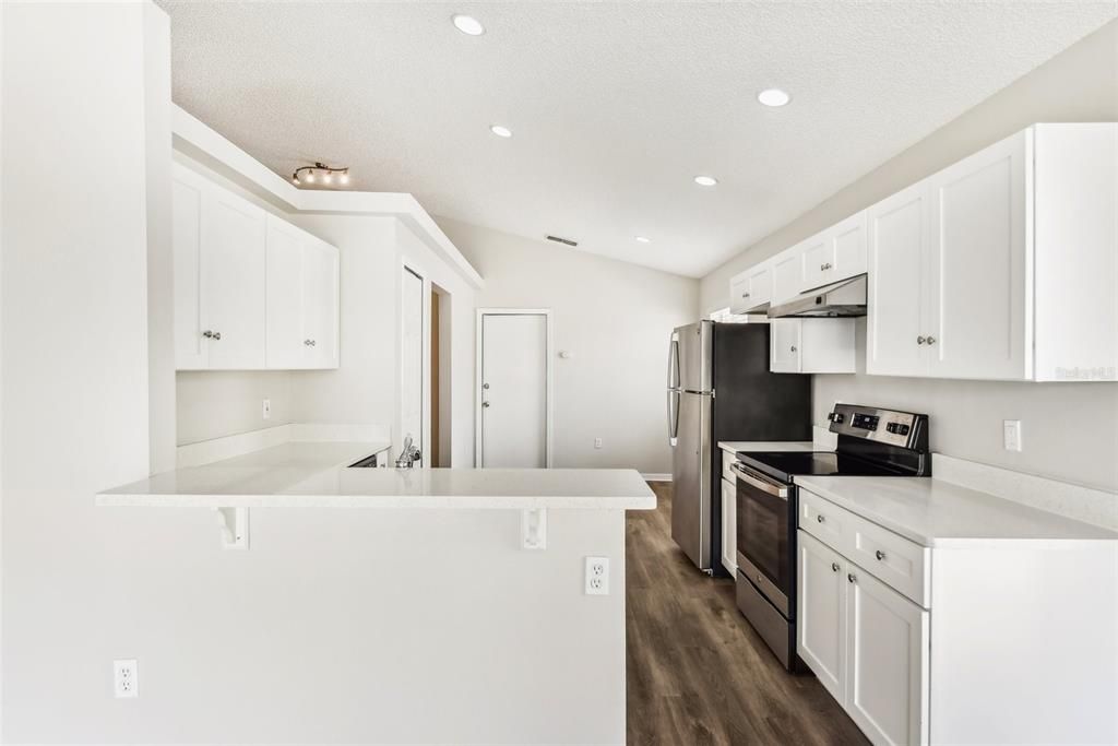 Active With Contract: $349,900 (3 beds, 2 baths, 1484 Square Feet)