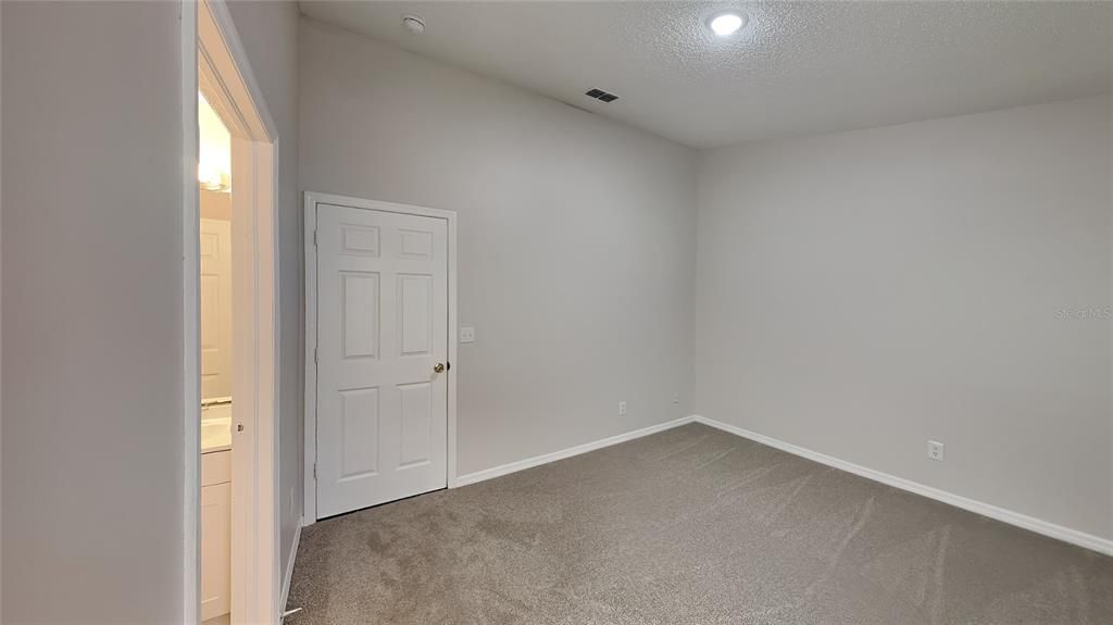 Active With Contract: $309,900 (3 beds, 2 baths, 1038 Square Feet)