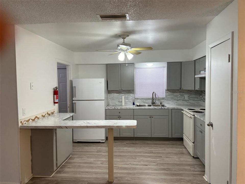 For Rent: $2,250 (3 beds, 2 baths, 1392 Square Feet)