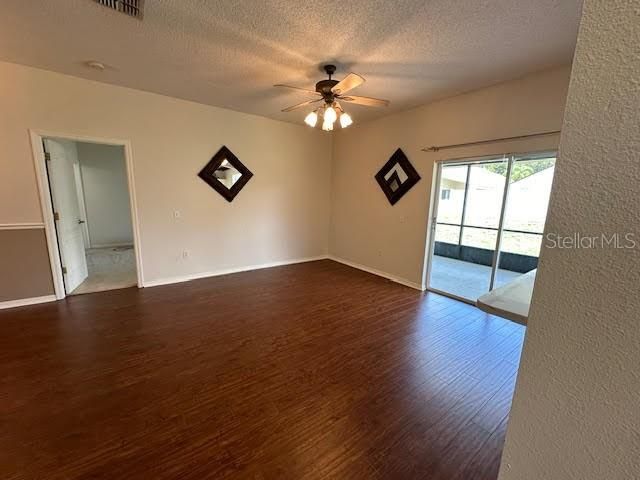 For Rent: $2,000 (3 beds, 2 baths, 1405 Square Feet)