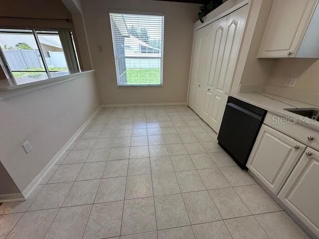 For Rent: $2,000 (3 beds, 2 baths, 1405 Square Feet)