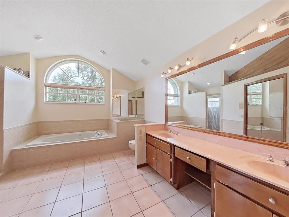 For Sale: $389,000 (4 beds, 2 baths, 2317 Square Feet)