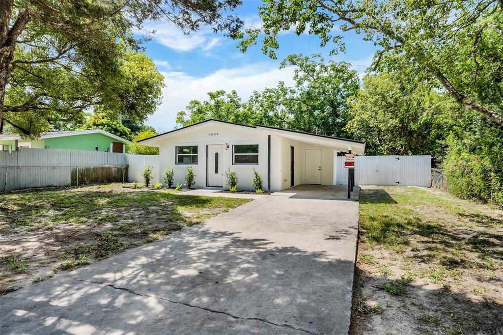 For Sale: $295,000 (3 beds, 1 baths, 814 Square Feet)