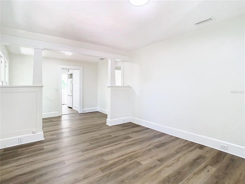 For Sale: $320,000 (3 beds, 1 baths, 832 Square Feet)