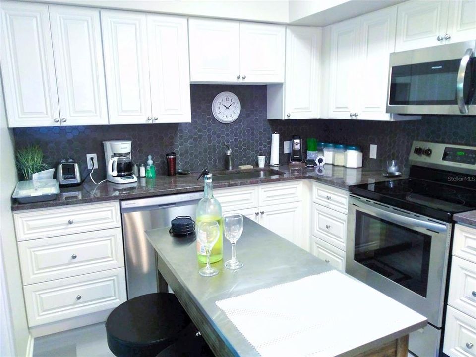 For Sale: $250,000 (2 beds, 2 baths, 1400 Square Feet)