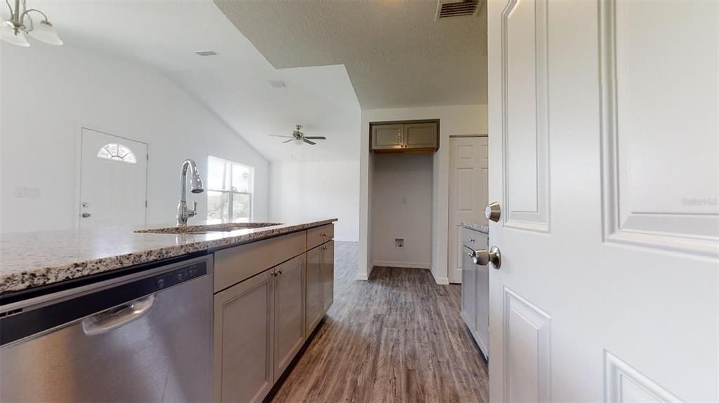 For Sale: $214,900 (3 beds, 2 baths, 1066 Square Feet)