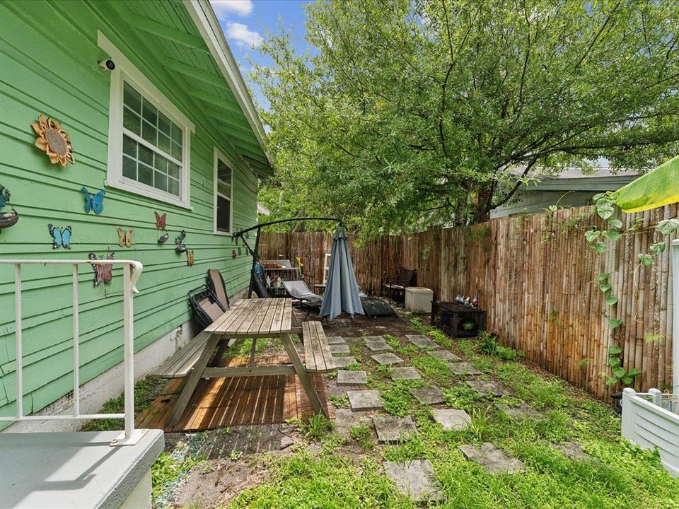 For Sale: $347,900 (3 beds, 2 baths, 1060 Square Feet)