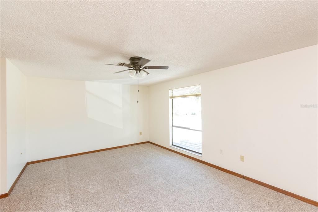 For Sale: $159,900 (2 beds, 2 baths, 1460 Square Feet)