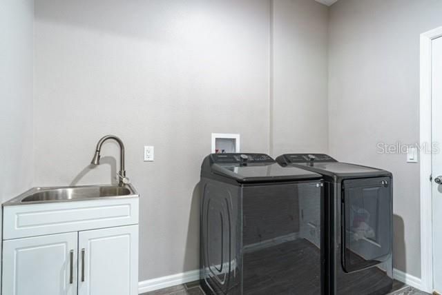 For Sale: $449,900 (3 beds, 2 baths, 1911 Square Feet)