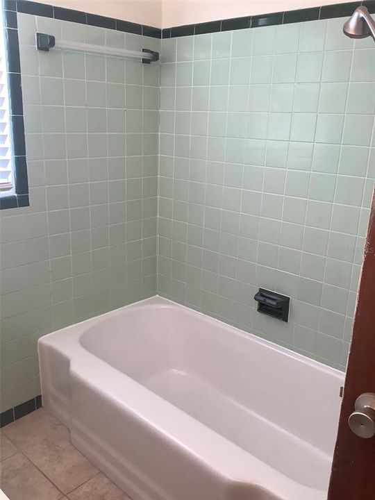 Bathroom 2 w/tub & shower