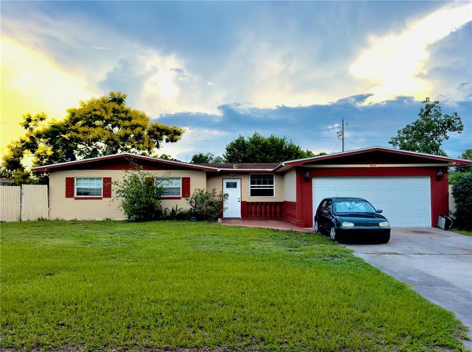 Active With Contract: $350,000 (3 beds, 2 baths, 1657 Square Feet)