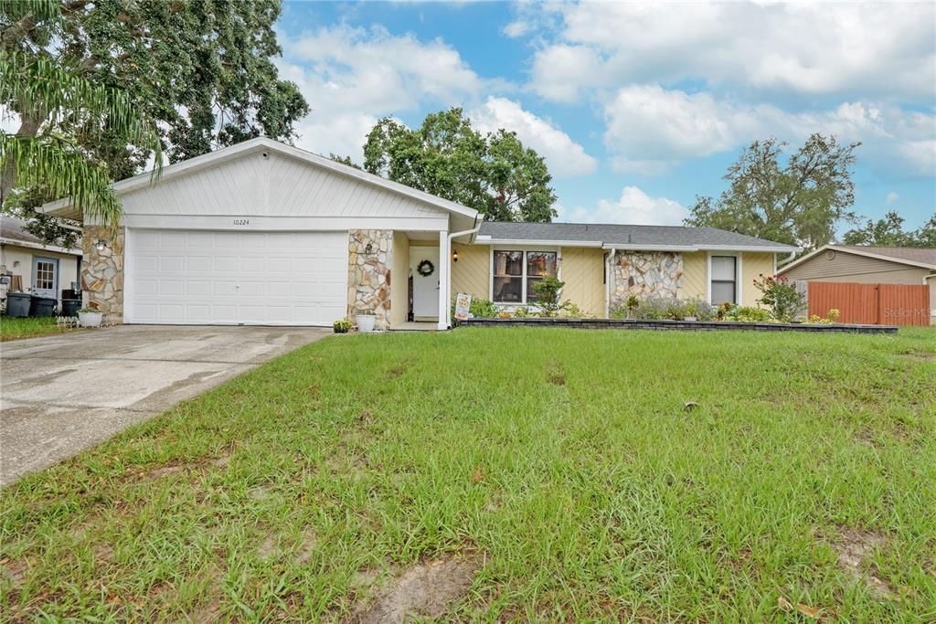 For Sale: $370,000 (3 beds, 2 baths, 1712 Square Feet)