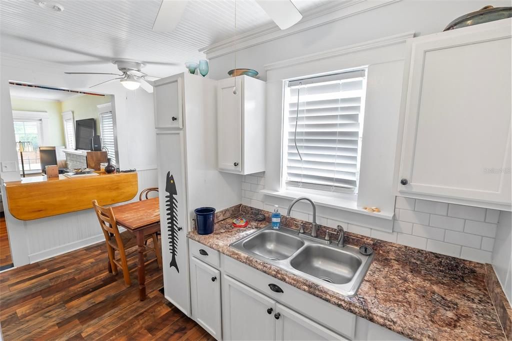 For Sale: $189,000 (2 beds, 1 baths, 770 Square Feet)