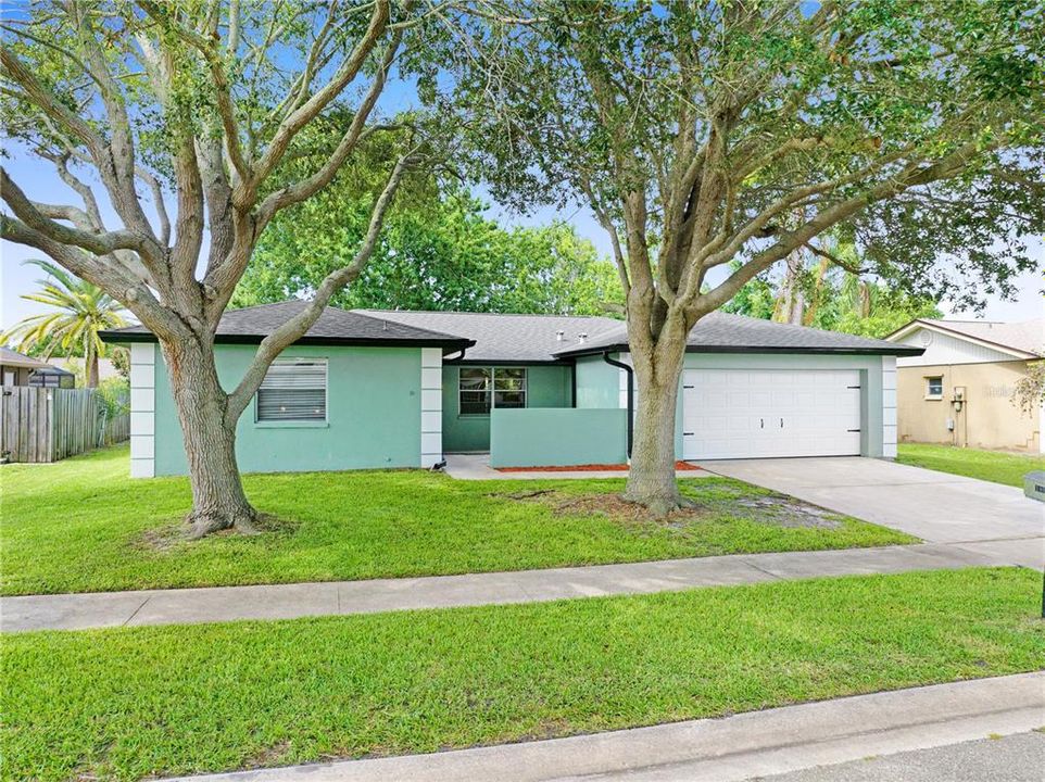 For Sale: $349,900 (3 beds, 2 baths, 1370 Square Feet)