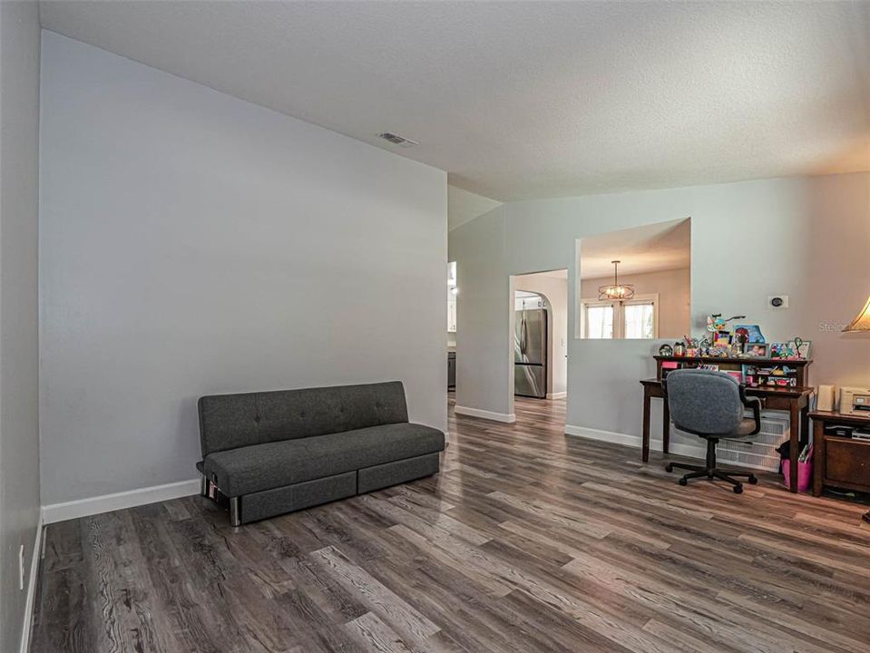 For Sale: $349,900 (3 beds, 2 baths, 1370 Square Feet)