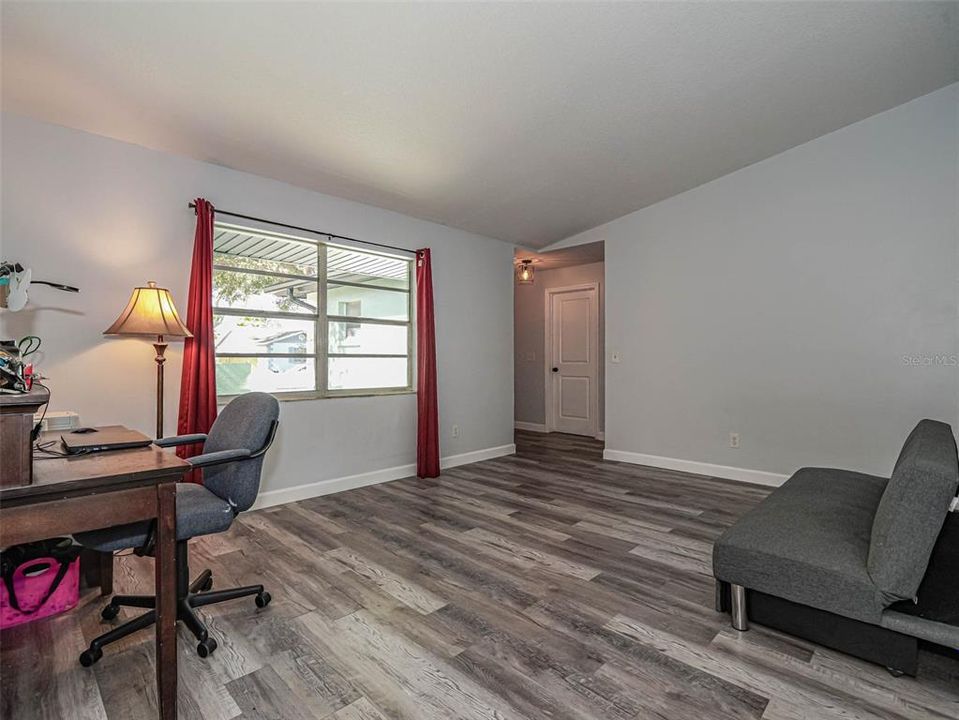 For Sale: $349,900 (3 beds, 2 baths, 1370 Square Feet)