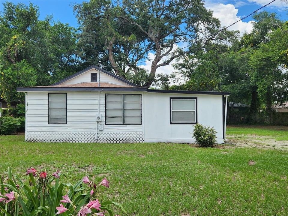 For Sale: $219,900 (3 beds, 2 baths, 840 Square Feet)