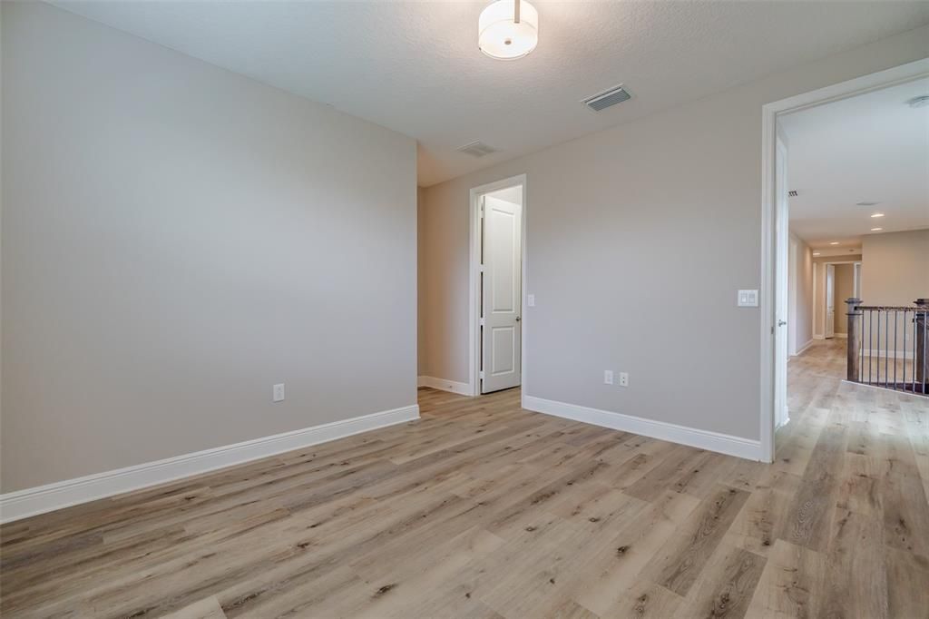 2nd Bedroom with Ensuite Bathroom