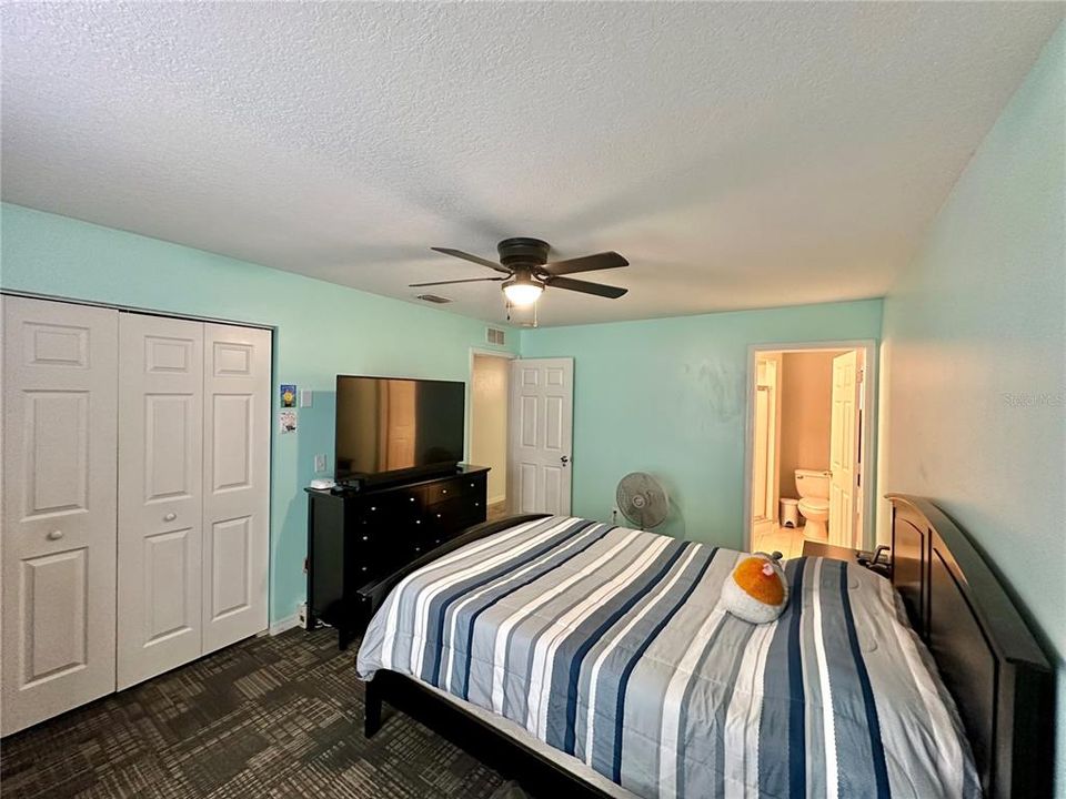 For Sale: $325,000 (3 beds, 2 baths, 1215 Square Feet)