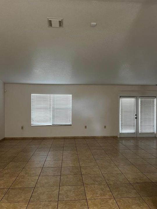 For Rent: $2,400 (3 beds, 2 baths, 1566 Square Feet)