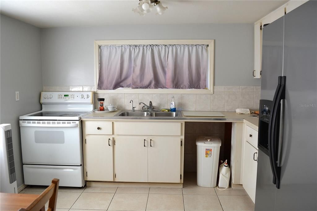 For Sale: $99,900 (2 beds, 1 baths, 672 Square Feet)