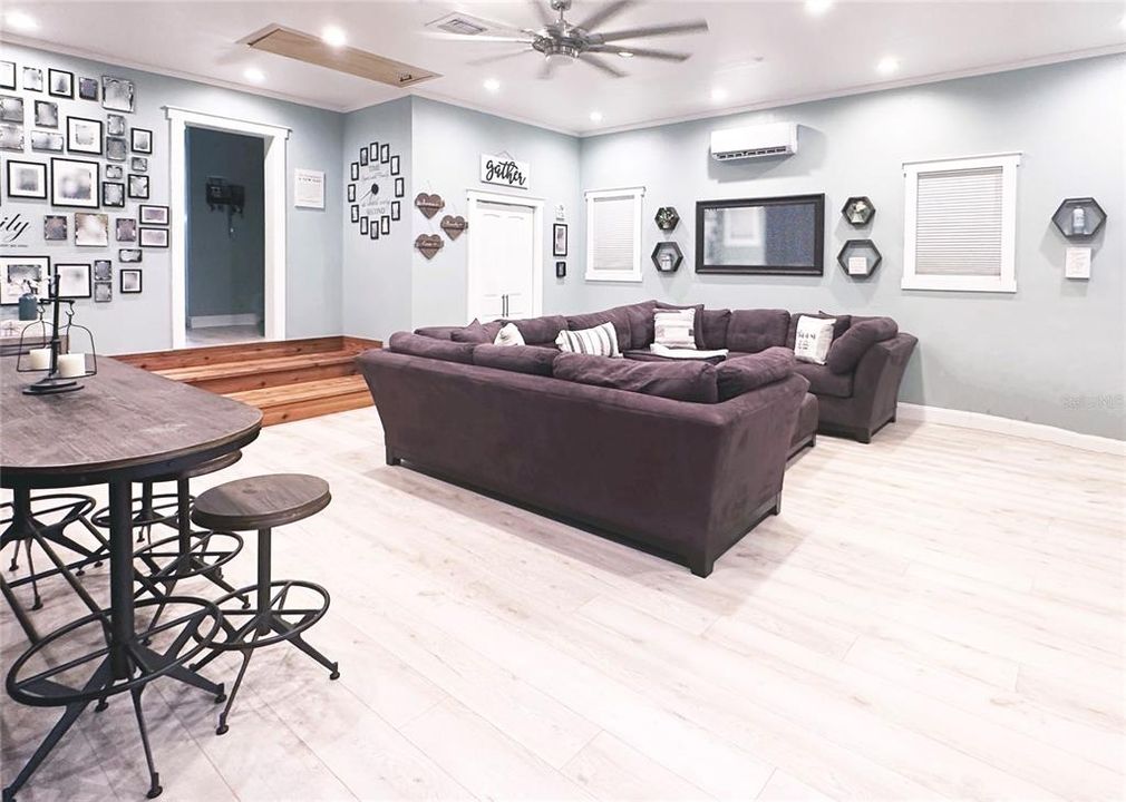 For Sale: $800,000 (4 beds, 2 baths, 2893 Square Feet)