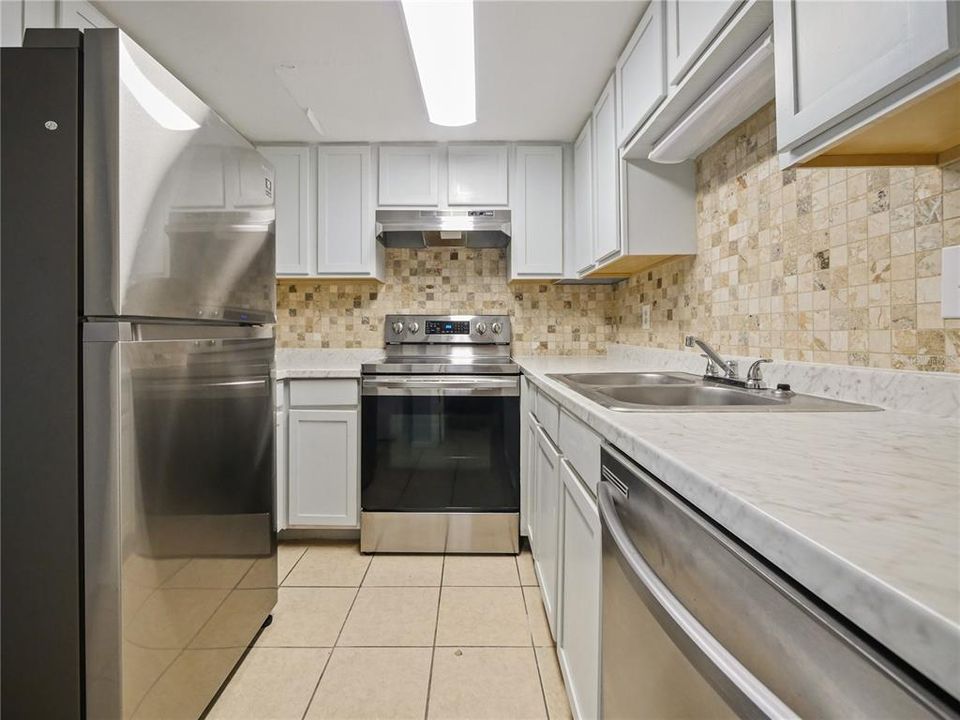 For Sale: $154,900 (1 beds, 1 baths, 765 Square Feet)