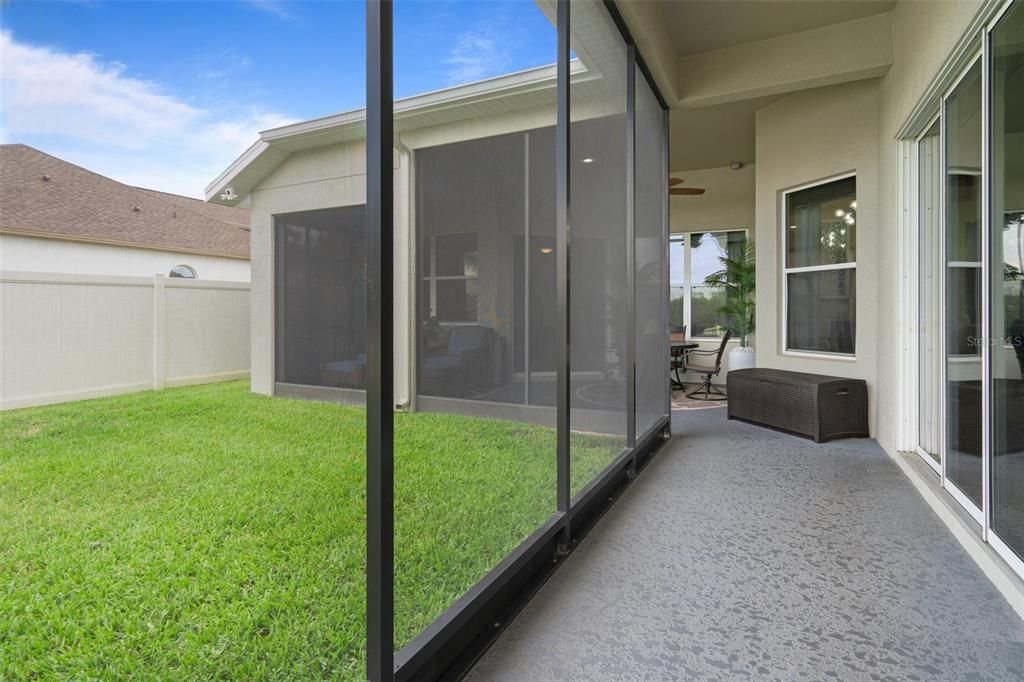 Spacious Screened Lanai