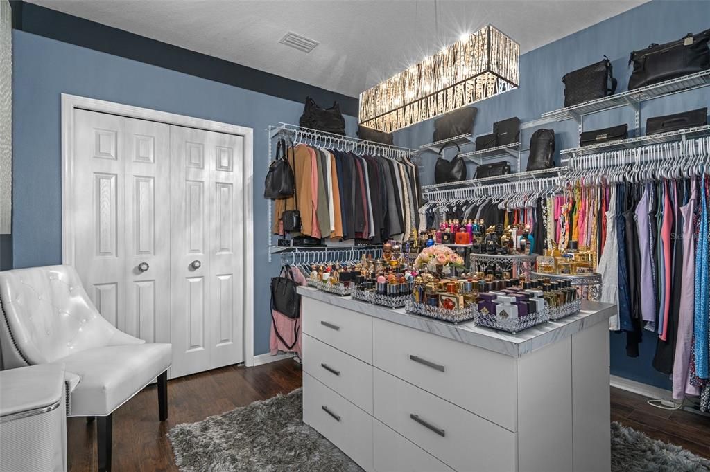 Bedroom 4 with Decorative Light and Laminate Flooring