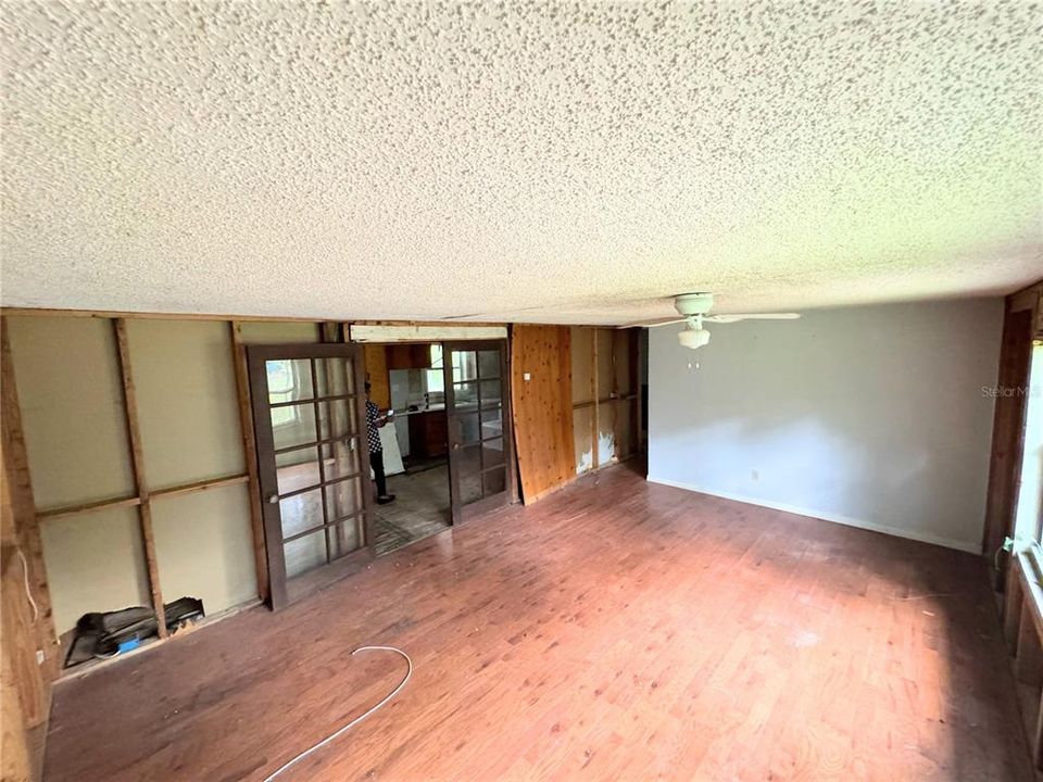 For Sale: $65,000 (4 beds, 2 baths, 1956 Square Feet)