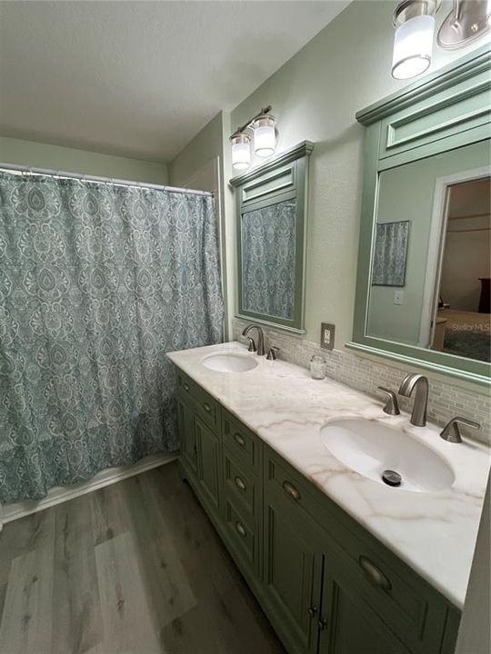 New Vanity w/2 sinks