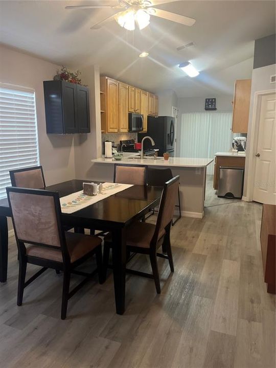 Ceiling fan with ligh in Dining Area