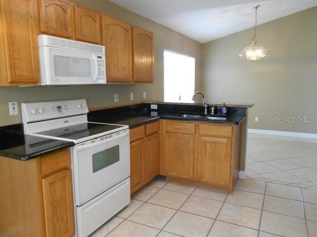 For Rent: $2,195 (4 beds, 2 baths, 1393 Square Feet)