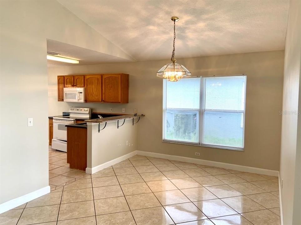 For Rent: $2,195 (4 beds, 2 baths, 1393 Square Feet)