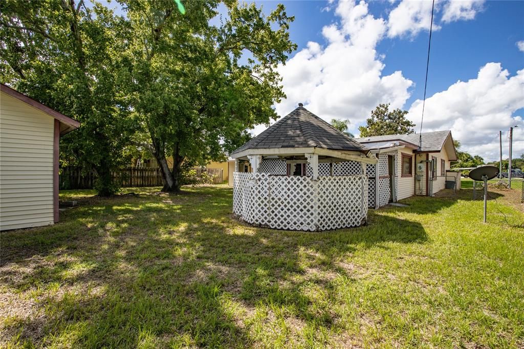 For Sale: $237,000 (3 beds, 2 baths, 1315 Square Feet)