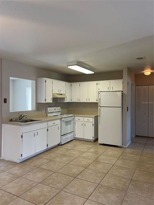 For Sale: $220,000 (2 beds, 2 baths, 1072 Square Feet)