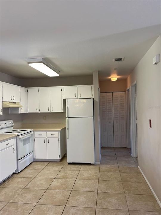 For Sale: $220,000 (2 beds, 2 baths, 1072 Square Feet)