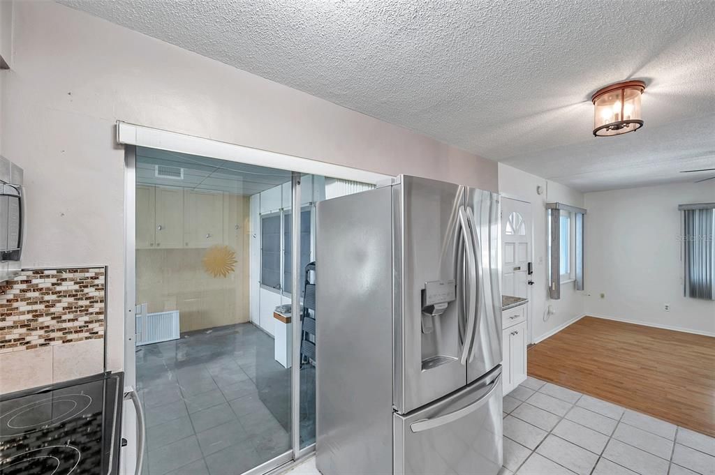 For Sale: $120,000 (1 beds, 1 baths, 594 Square Feet)