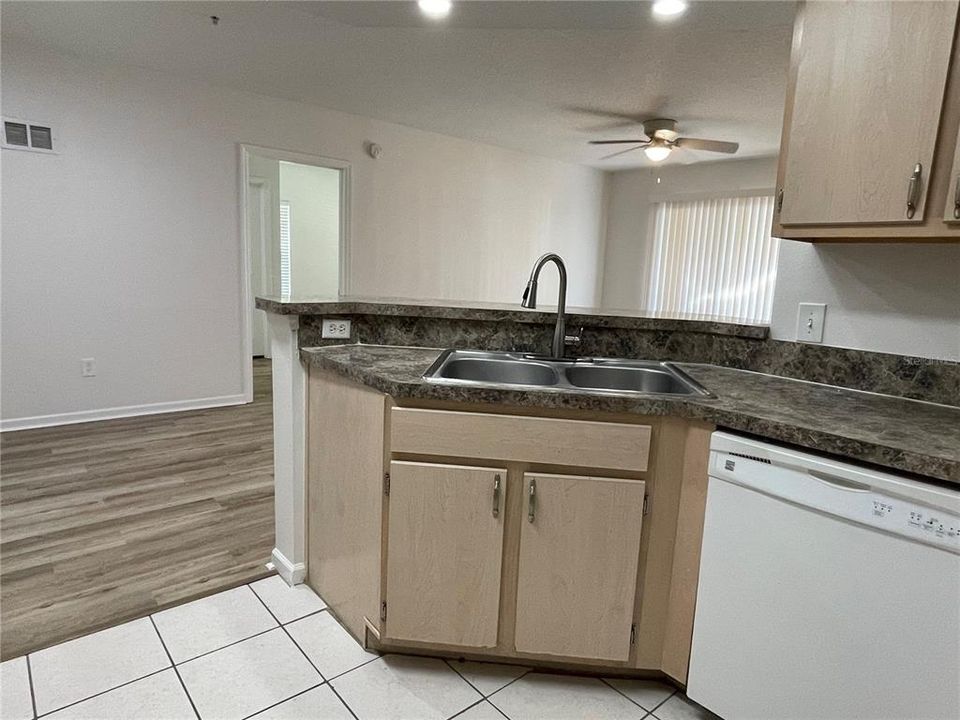 For Rent: $1,800 (2 beds, 2 baths, 1013 Square Feet)