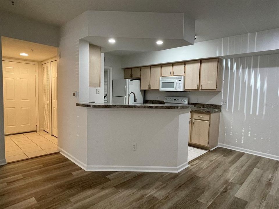 For Rent: $1,800 (2 beds, 2 baths, 1013 Square Feet)