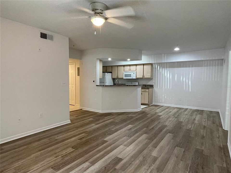 For Rent: $1,800 (2 beds, 2 baths, 1013 Square Feet)
