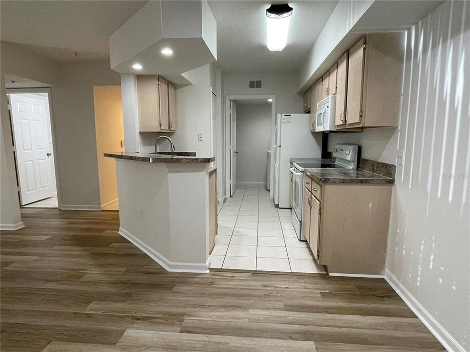 For Rent: $1,800 (2 beds, 2 baths, 1013 Square Feet)