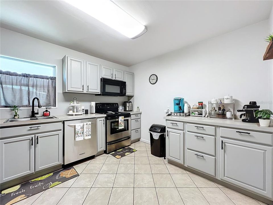 For Sale: $235,000 (3 beds, 1 baths, 1248 Square Feet)