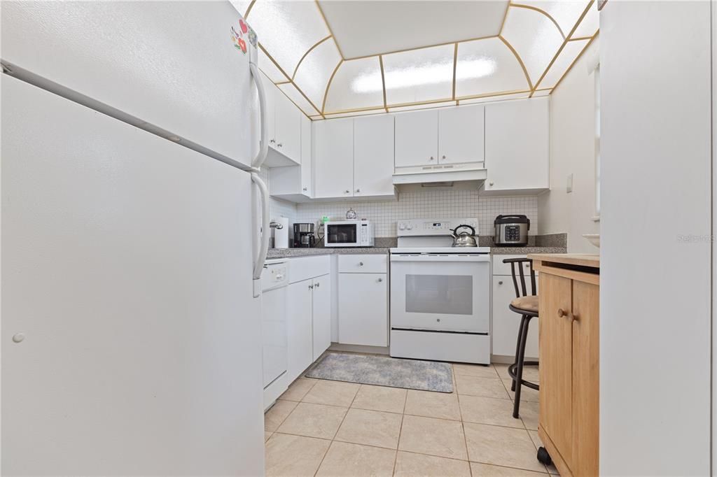 For Sale: $165,000 (1 beds, 1 baths, 950 Square Feet)