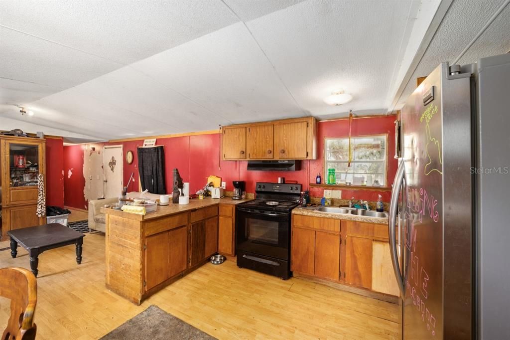 For Sale: $179,990 (3 beds, 2 baths, 924 Square Feet)