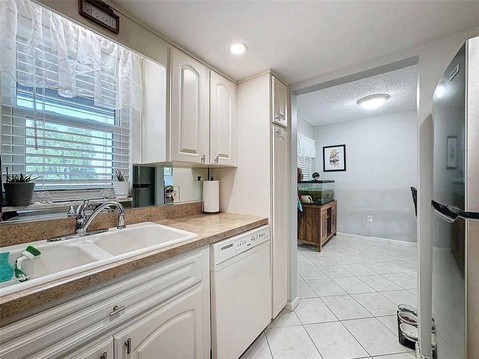 For Sale: $109,999 (1 beds, 1 baths, 672 Square Feet)