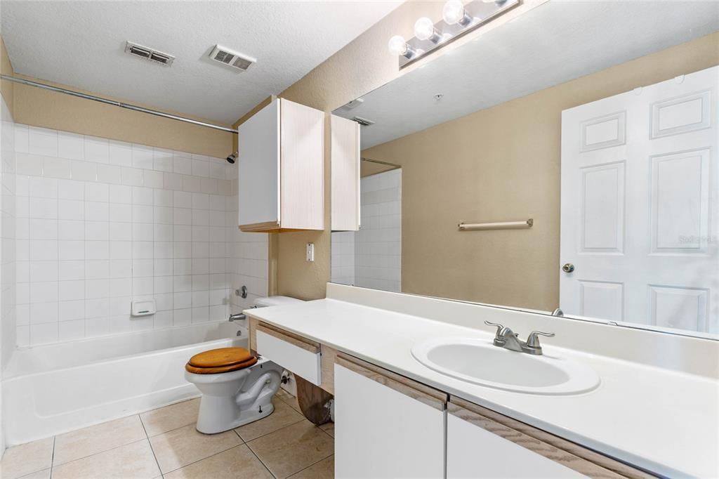 For Sale: $195,000 (2 beds, 2 baths, 1014 Square Feet)