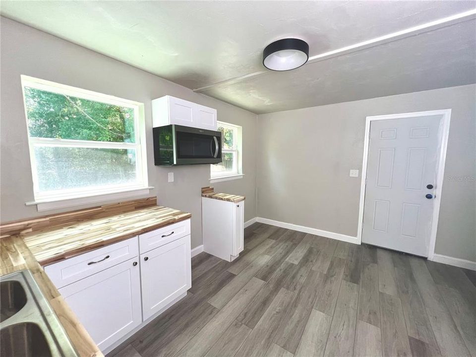 For Sale: $219,900 (3 beds, 1 baths, 912 Square Feet)