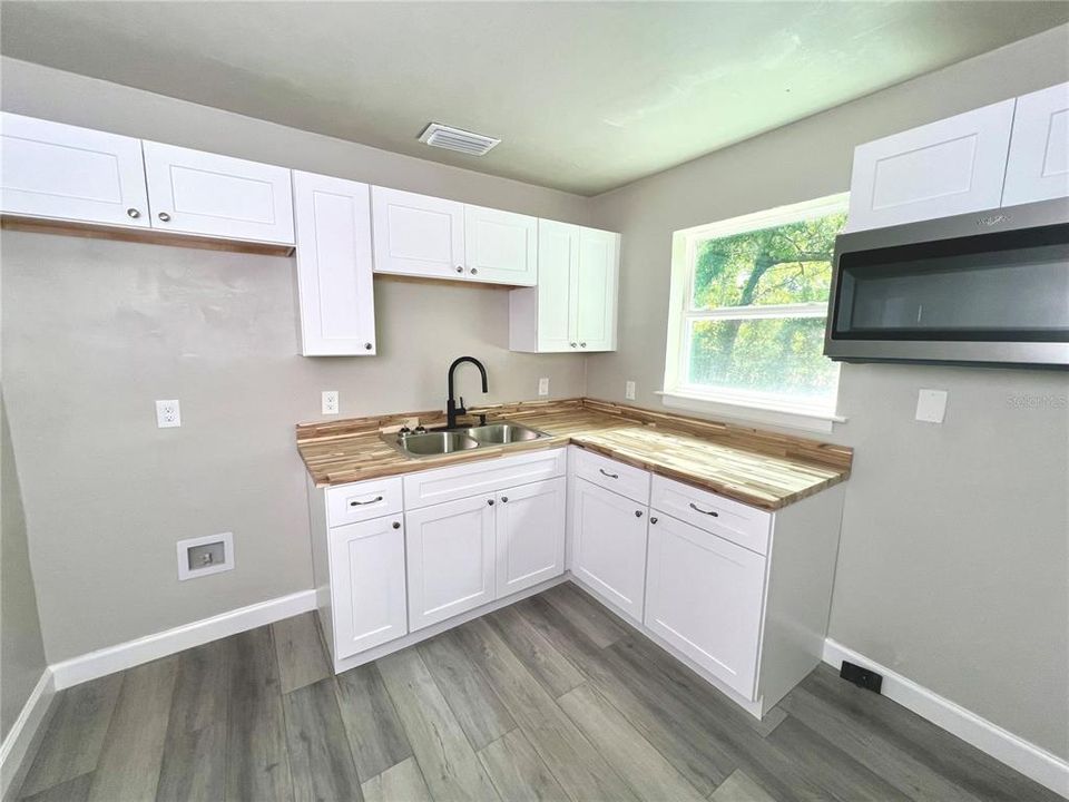 For Sale: $219,900 (3 beds, 1 baths, 912 Square Feet)